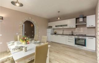 Three-Bedroom Holiday Home In Katun - Katun - 7
