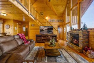 Orso's Cabin~ Views~Location~Theater~Game Room~Hot Tub~5 KING beds - Sevierville - 3