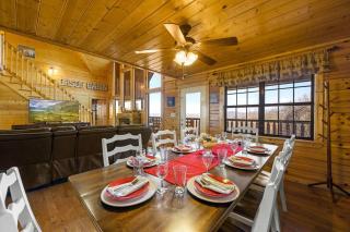 Orso's Cabin~ Views~Location~Theater~Game Room~Hot Tub~5 KING beds - Sevierville - 4