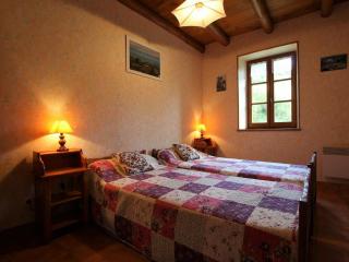 Grande maison en pierres avec jardin, proche d'un bourg médiéval, animaux acceptés - FR-1-582-161 - Allègre - 4