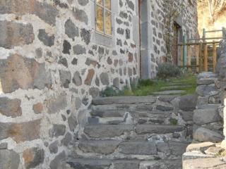 Maison en pierres avec terrain près du Massif du Mézenc, idéale pour un séjour nature en famille - FR-1-582-267 - 2