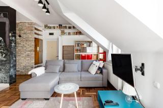 Relax Into Loft Living At A Light-Filled City Escape - 8
