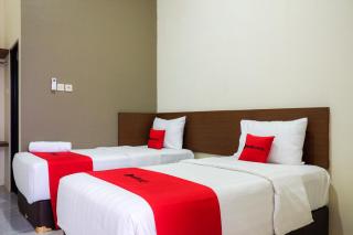 RedDoorz Syariah near Exit Tol Pemalang Comal 2 - 9