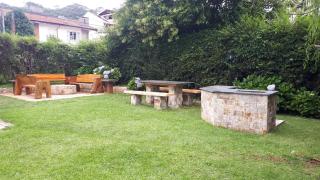 Chale de Madeira - Lareira e Fogueira---lindo gramado com mesa para café da manhã, churrasqueira e fogueira - Campos do Jordão - 1