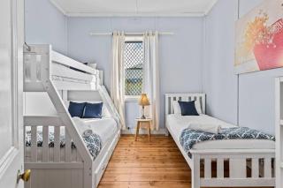 HOLIDAYS ON LOVE STREET / HUNTER VALLEY - Cessnock - 4