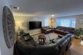 Spacious Family Lake & Ski House - 2