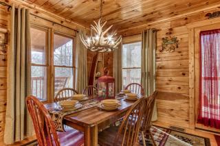 Magical Moments, Hot Tub, WIFI, 1089 FREE tickets each paid day, Dollywood and More - Gatlinburg - 9