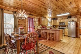 Magical Moments, Hot Tub, WIFI, 1089 FREE tickets each paid day, Dollywood and More - Gatlinburg - 6
