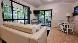 Boutique Bungalows - Mission Beach - 7