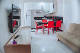 Apartamento reformado na melhor localização a 100 metros da praia,comodidade inclui ,garagem,internet,elevadores duas cadeiras de praia ,cooler,roupas de cama e banho - Guarapari - 0