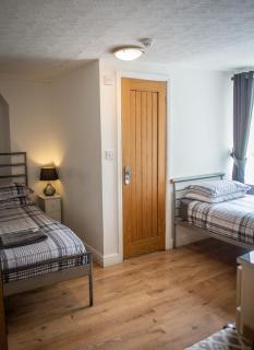 The Golden Lion Hotel - 4