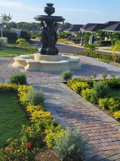 Breathtaking Villa At The Crest - Richmond - 1