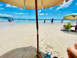 Bombas/ Bombinhas, a 50m do Mar, Apartamento 2 quartos, com churrasqueira na sacada, Ar e Wi-fi - Bombinhas - 9