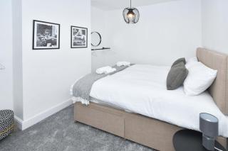 Elm House by YourStays - Lovely home in Cheshire, quiet residential street - Crewe - 2