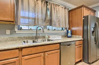 Gulfport Home with Private Yard 1 Mile to Pier - Gulfport - 1
