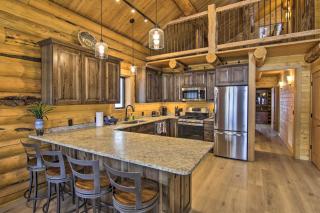 Stunning Mountain Views Livingston Cabin with Deck! - Livingston - 1