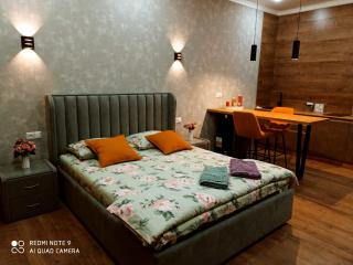 Yellow Apartment - 9