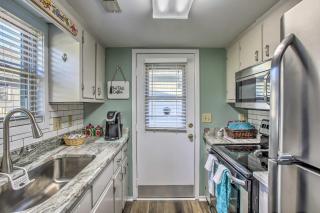 Walk to Beach Dog-Friendly Myrtle Beach Cottage! - Myrtle Beach - 4