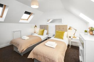 Ambler Thorn Lodge - 2