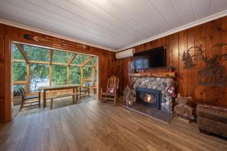 Koi Story Cabin on the Lake - Waterfront, near Bike Trail - Maple Valley - 1