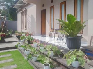 Kedai Oma Syariah Mitra RedDoorz - Gandasoli - 1