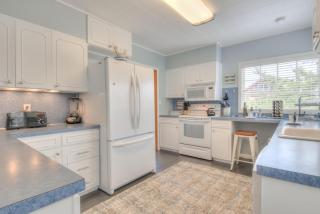 The Nordic House in the Cove - Meredith Lodging - 1