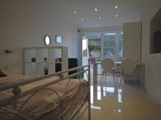 Studio apartment in Povlja with sea view, terrace, air conditioning, WiFi 3419-4 - 2