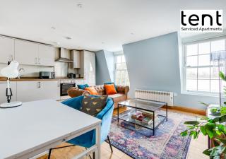 Bright, Stylish Two Bedroom Apt in Town Centre with Free Parking at Tent Serviced Apartments Chertsey - 1