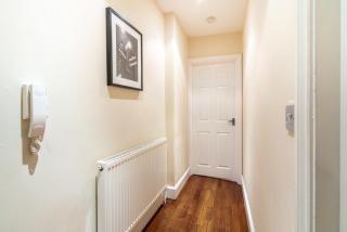One Bedroom Flat in Bush Hill Park - Enfield - 8