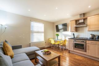 One Bedroom Flat in Bush Hill Park - Enfield - 0