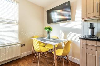 One Bedroom Flat in Bush Hill Park - Enfield - 4