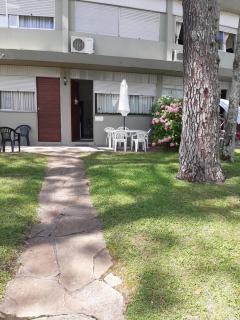 Apartamento con entrada independiente y jardín - 0