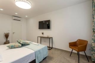 Luxe villa with pool, jacuzzi, and sauna - 1