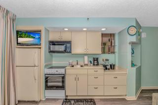 Beach Colony Resort Unit 208, Beautiful Oceanfront Condo, 1 bedroom, 1 bath Perfect for 6 - Myrtle Beach - 9