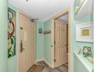 Beach Colony Resort Unit 208, Beautiful Oceanfront Condo, 1 bedroom, 1 bath Perfect for 6 - Myrtle Beach - 8