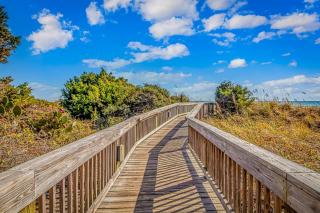 Beach Colony Resort Unit 208, Beautiful Oceanfront Condo, 1 bedroom, 1 bath Perfect for 6 - Myrtle Beach - 4