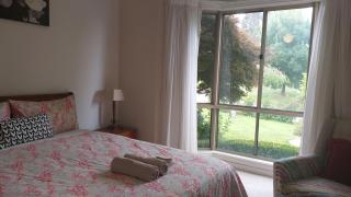 Sweet Holiday Home by the Golf Course - Canberra - 1