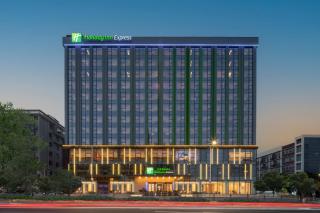 Holiday Inn Express Shenzhen Longhua by IHG - 0