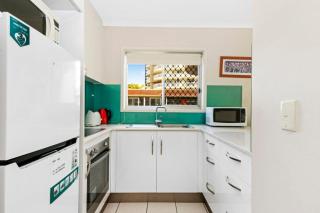 Superb 1 Bedroom Apartment near the Beach - Gold Coast - 0