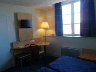 Hotel Le Bourbon Pau Centre - Pau - 4