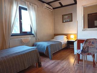 Avalon Rooms - Oradea - 2