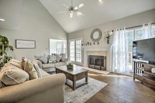 Expansive Lawrenceville Home with Private Backyard! - Lawrenceville - 7
