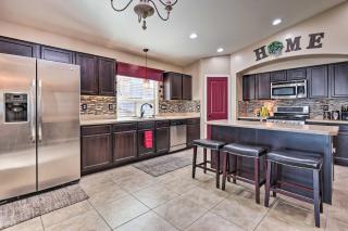 Maricopa Home with Swim-Up Bar, Heated Pool and Slide - Maricopa - 4