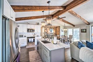 Cozy Lake Santeetlah Cottage with Dock and 3 Kayaks! - Robbinsville - 2