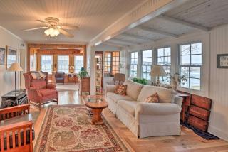 Lakefront Canandaigua Home with Grill, Fire Pit - Canandaigua - 9