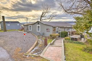 Lakefront Canandaigua Home with Grill, Fire Pit - Canandaigua - 7