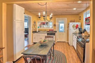 Lakefront Canandaigua Home with Grill, Fire Pit - Canandaigua - 4