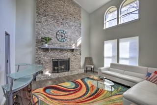 Poolside Oasis Richardson Home with Movie Room! - Richardson - 8