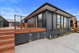 Sandy Shores - Waihi Beach Holiday Home - 0