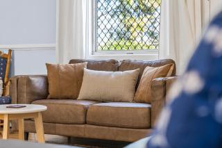 HOLIDAYS ON LOVE STREET / HUNTER VALLEY - Cessnock - 1